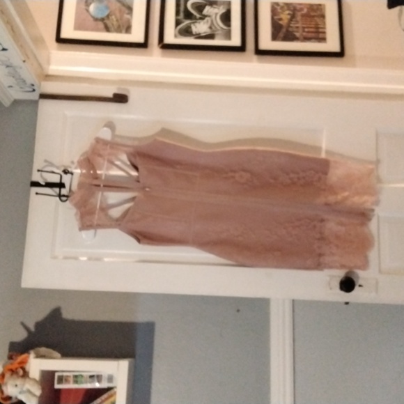 NWOT lovely dinner or party dress - Picture 3 of 6